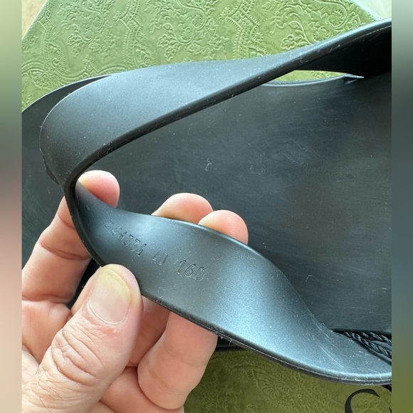 Gucci Women's Platform Thong Sandals. Size 40. - Picture 8 of 9